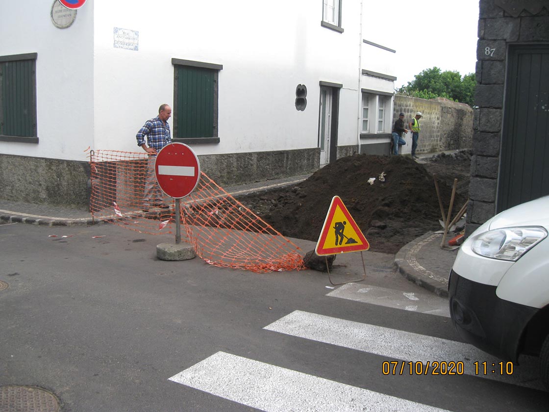 Empreitada de execução do Saneamento Básico e Pavimentação da Rua Arantes Oliveira